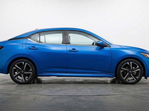 Used 2025 Nissan Sentra SV image 11