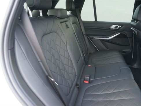 Used 2023 BMW X5 xDrive40i AWD/4WD image 17