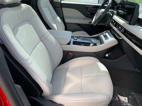 New 2026 Lincoln Aviator AWD w/ Jet Appearance Package image 19