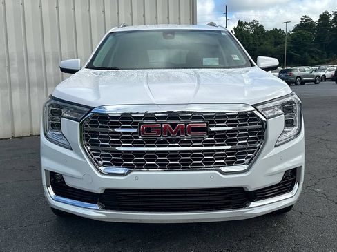 Used 2024 GMC Terrain Denali w/ Denali Premium Package AWD/4WD image 3