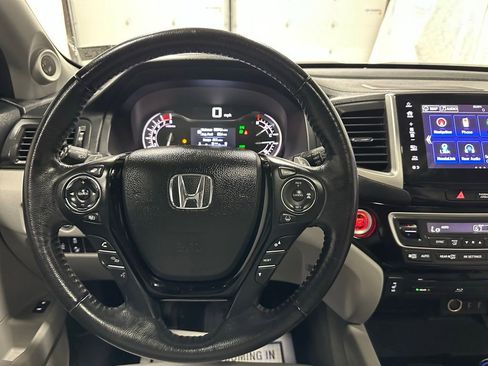 Used 2018 Honda Pilot Touring image 18