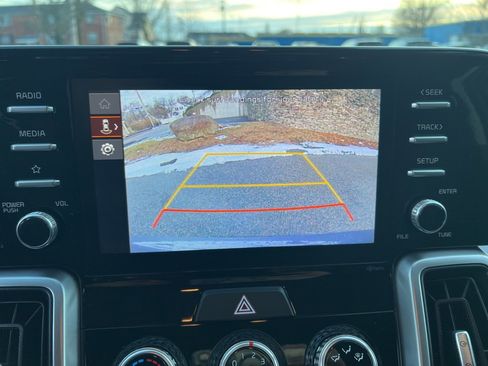 Used 2022 Kia Sorento LX image 17