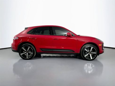 Certified 2026 Porsche Macan AWD/4WD image 8