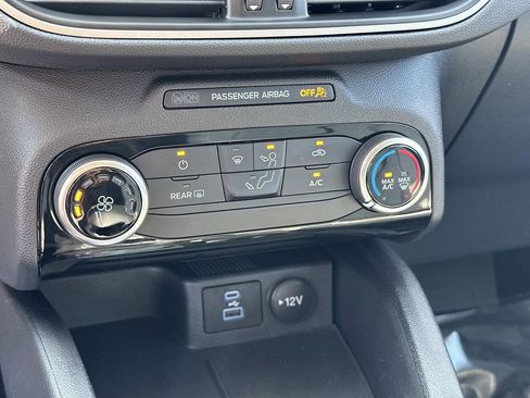 Used 2022 Ford Escape SE w/ SE Sport Appearance Package image 13