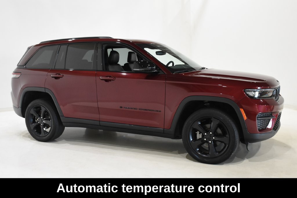 Used 2023 Jeep Grand Cherokee Altitude AWD/4WD image 3