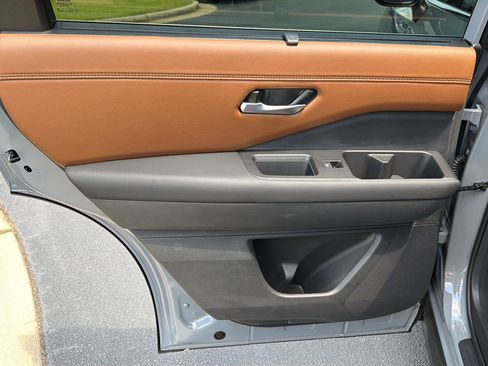 New 2026 Nissan Pathfinder Platinum FWD image 19
