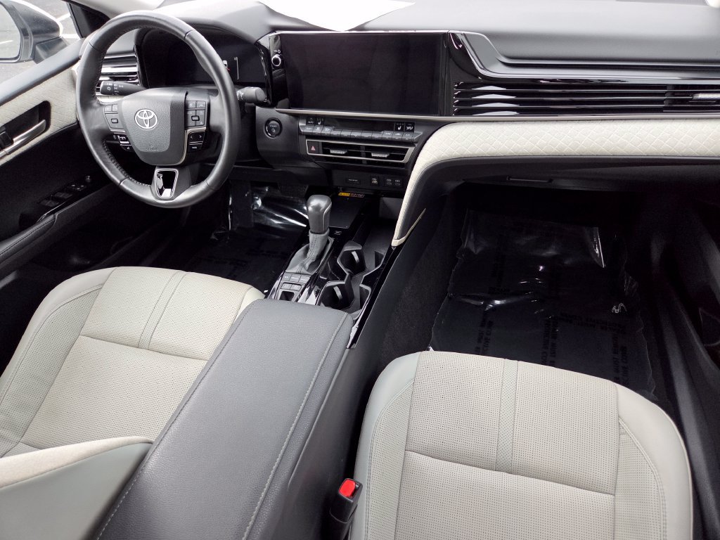 Used 2025 Toyota Camry XLE AWD/4WD image 31
