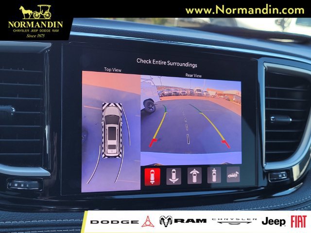 Used 2024 Chrysler Pacifica Limited FWD image 10