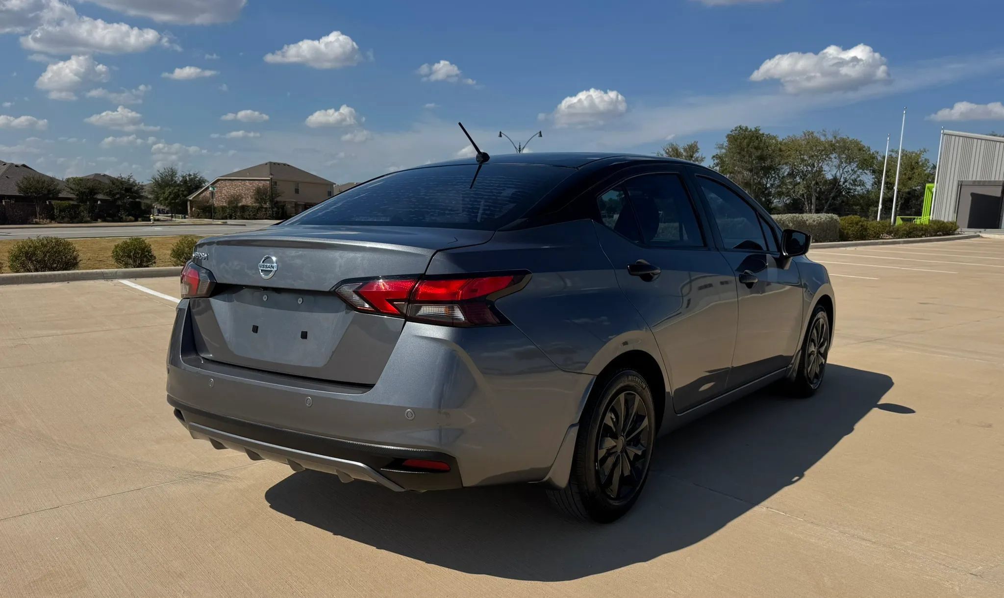 Used 2021 Nissan Versa S FWD image 4