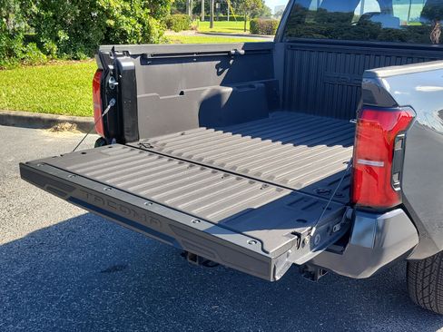 Certified 2024 Toyota Tacoma SR5 AWD/4WD image 11