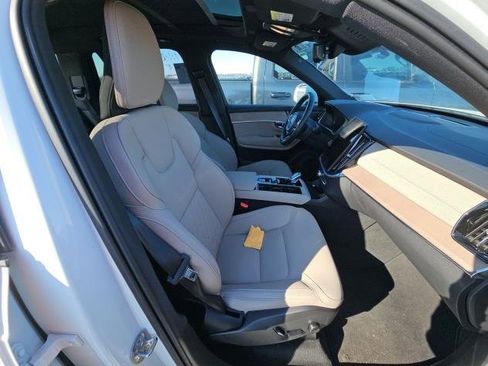 Used 2025 Volvo XC90 B5 Plus image 12