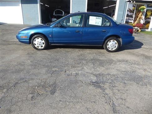 Used 2002 Saturn S-Series SL1 image 2