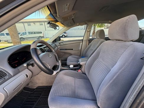 Used 2005 Toyota Camry FWD image 9