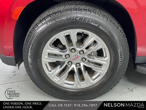 Used 2021 GMC Yukon SLT w/ SLT Premium Package image 13