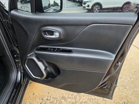 Used 2023 Jeep Renegade Latitude image 17