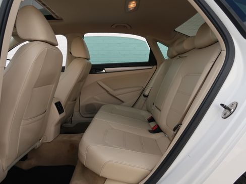 Used 2014 Volkswagen Passat TDI SE image 33