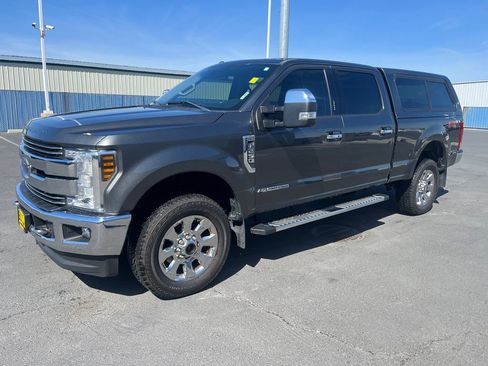 Used 2018 Ford F250 Lariat w/ Lariat Ultimate Package AWD/4WD image 2