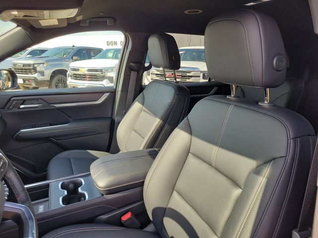Used 2026 GMC Acadia Elevation w/ Elevation Premium Package FWD image 16