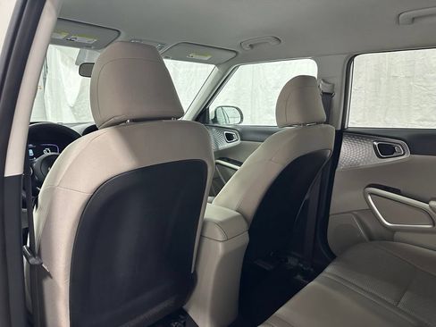 Used 2023 Kia Soul LX w/ LX Technology Package FWD image 47