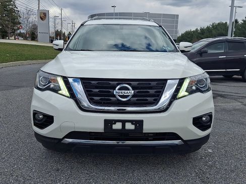 Used 2018 Nissan Pathfinder SV image 3