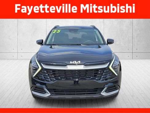 Used 2025 Kia Sportage EX w/ Premium Package AWD/4WD image 2
