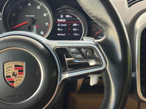Used 2017 Porsche Cayenne w/ Premium Package AWD/4WD image 30