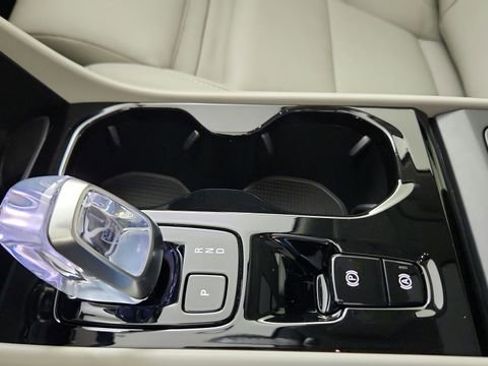 Certified 2026 Volvo XC40 B5 Plus w/ Protection Package Premier AWD/4WD image 31