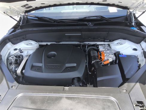 Used 2017 Volvo XC90 T8 Inscription w/ Vision Package AWD/4WD image 11