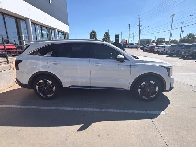 Used 2025 Kia Sorento EX AWD/4WD image 4