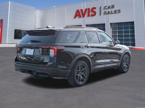 Used 2025 Ford Explorer ST-Line w/ ST-Line Street Pack image 9