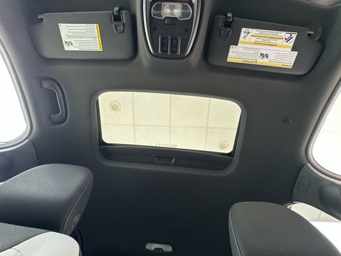 New 2026 Chevrolet Trax RS w/ Sunroof Package FWD image 17