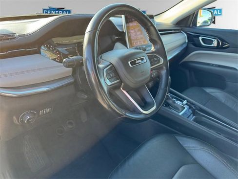 Used 2022 Jeep Compass Limited image 11