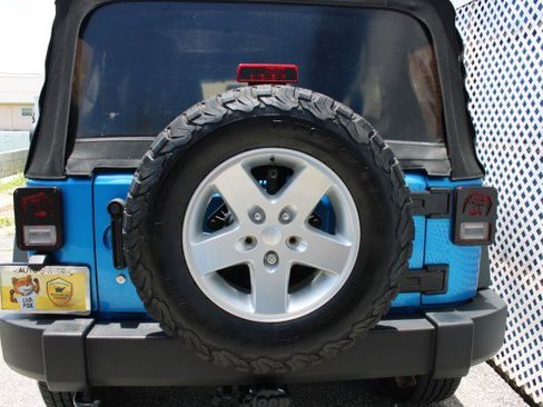 Used 2015 Jeep Wrangler Unlimited Sport w/ Quick Order Package 24S AWD/4WD image 10