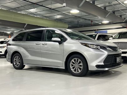 Used 2022 Toyota Sienna LE