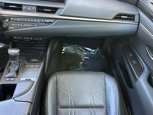 Used 2019 Lexus ES 300h w/ Accessory Package 2 FWD image 22