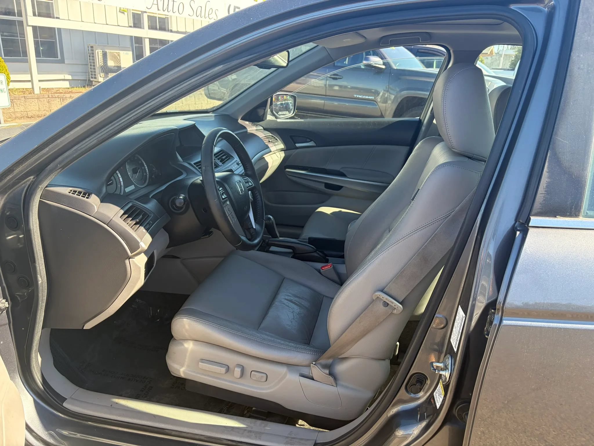 Used 2010 Honda Accord EX-L image 9