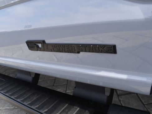 Used 2025 Ford F450 Lariat w/ FX4 Off-Road Package image 7