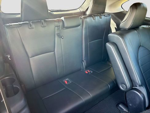 Used 2021 Toyota Highlander XLE image 27