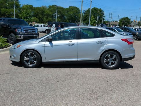 Used 2014 Ford Focus SE w/ SE Sport Package image 5