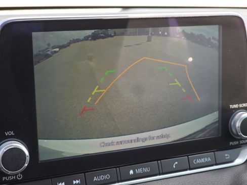 Used 2023 Nissan Sentra SV image 9