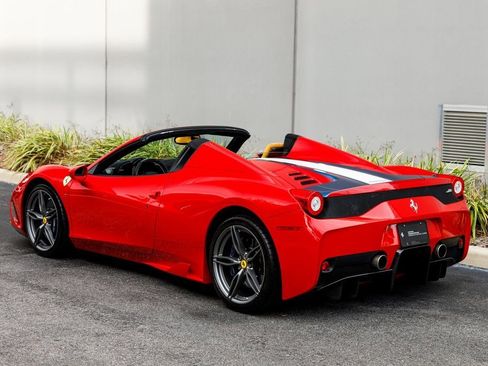 Used 2015 Ferrari 458 Speciale A image 3