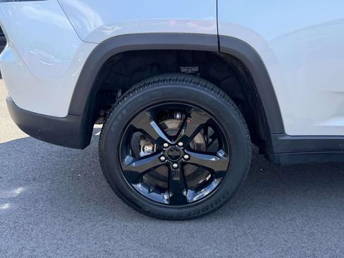 Used 2023 Jeep Grand Cherokee Altitude AWD/4WD image 12