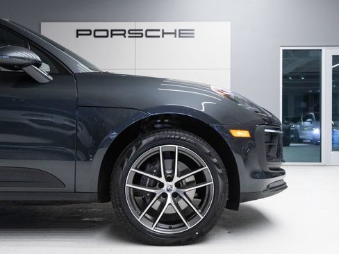 Certified 2026 Porsche Macan AWD/4WD image 11