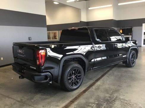 Used 2024 GMC Sierra 1500 Elevation image 9