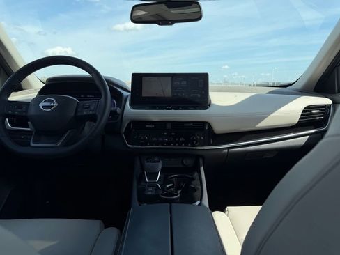 Used 2025 Nissan Rogue SL w/ Tech Package image 20