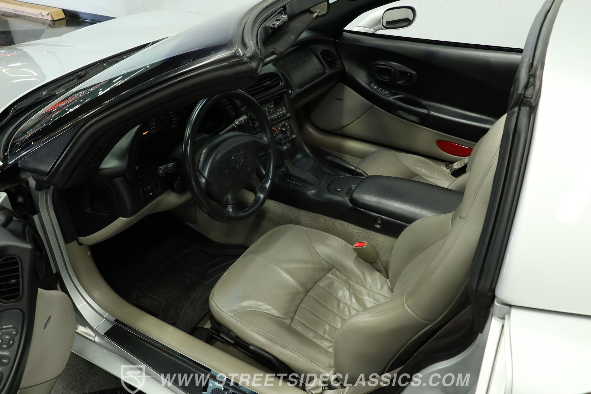 Used 1998 Chevrolet Corvette Coupe w/ Roof Pkg RWD image 4