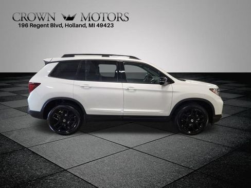 Used 2025 Honda Passport Black Edition image 2
