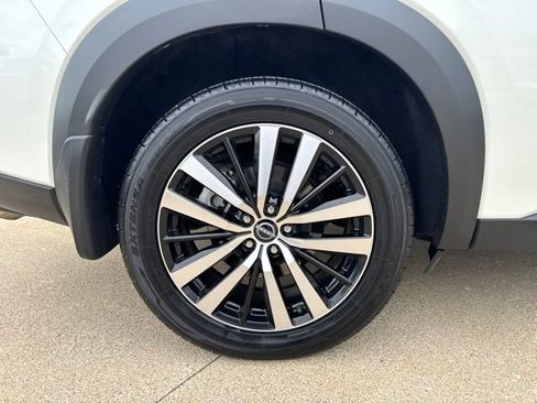 Used 2023 Nissan Pathfinder Platinum AWD/4WD image 10
