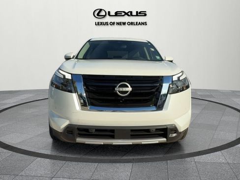 Used 2025 Nissan Pathfinder Platinum w/ Cargo Package image 3