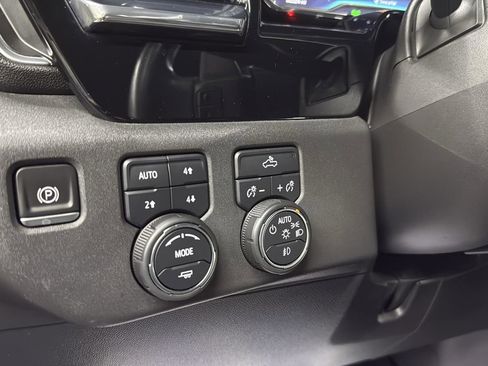 Used 2022 Chevrolet Silverado 1500 LT Trail Boss image 18